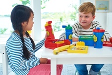 LEGO ICONIC Girl svačinový set (láhev a box) - žlutá/červená - 40581725-lifestyle_2.jpg