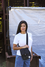 CAT crossbody taška Core X Mangla - čierna