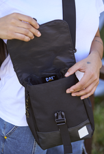 CAT crossbody taška Core X Mangla - čierna
