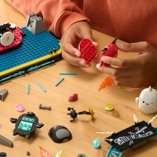 SQUISHMALLOWS Stavebnice BLDR - Koncertní turné, 3 postavičky - CNS0051_8.jpg