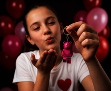 LEGO Minifigures Love Bear svítící figurka - LGL-KE257H_9.png